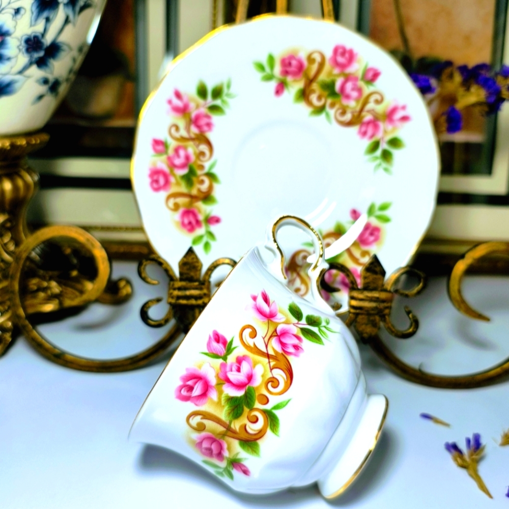 Queen Anne, Ridgway Potteries vintage tea cup & saucer in pattern no.  8505. Exc